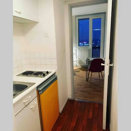 Апартаменты Studio Avec Balcon Et Place De Parking T596